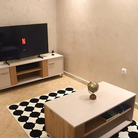 Modern With Jacuzzi In Center Apartment