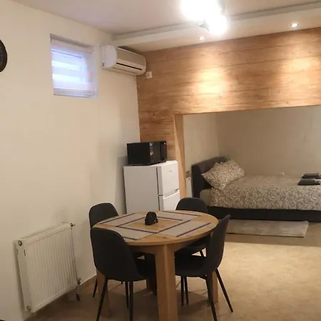 Modern With Jacuzzi In Center *